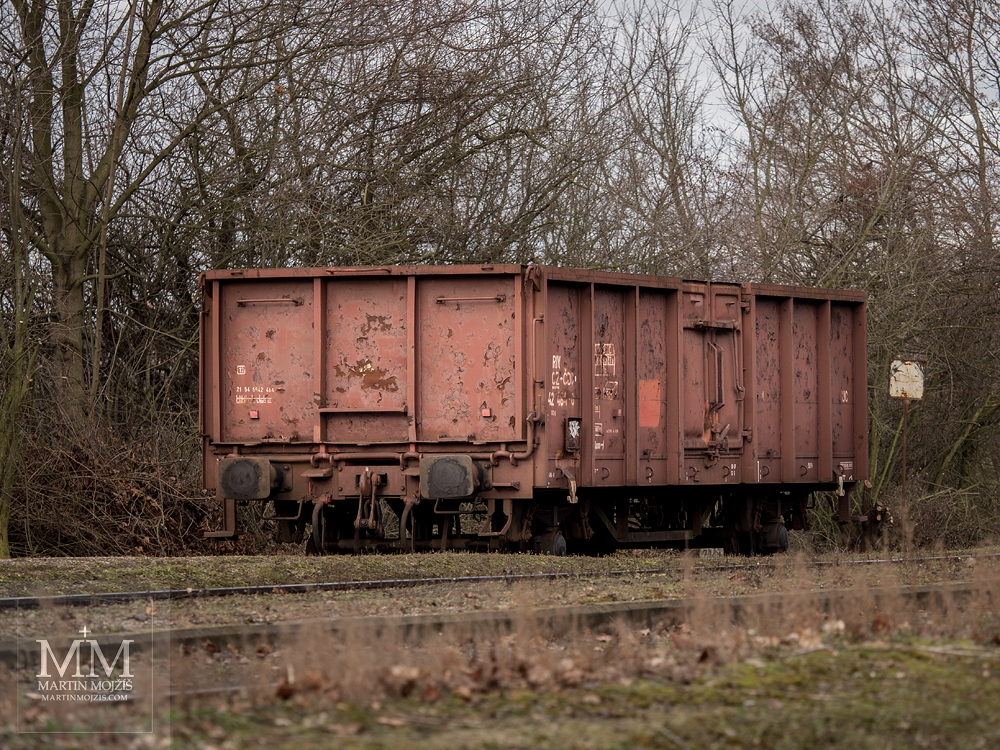 Železniční nákladní vagon typu ES. Fotografie vytvořená objektivem Olympus M. Zuiko digital ED 40 - 150 mm 1:2.8 PRO.